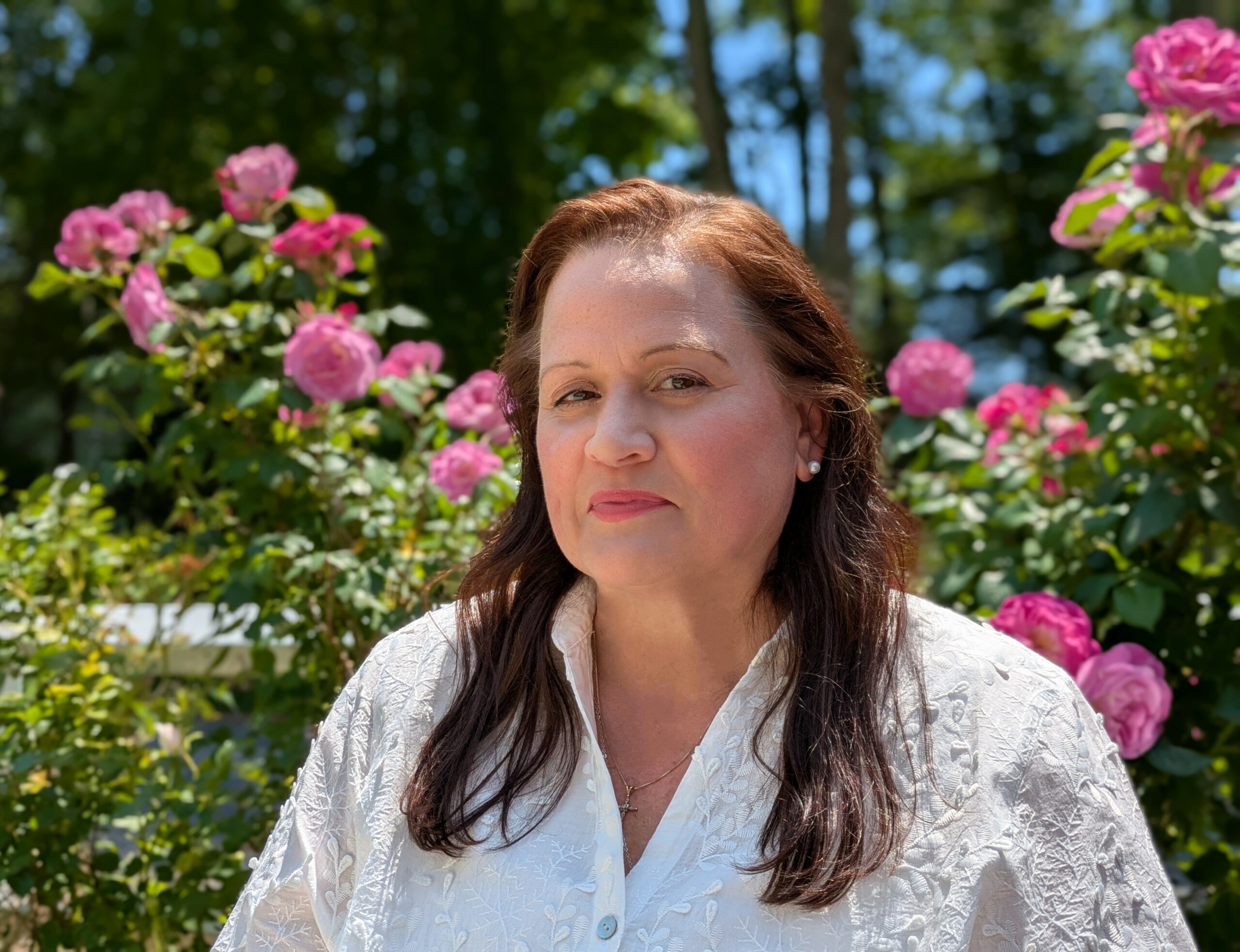 FINAL MONICA WITH PINK ROSES